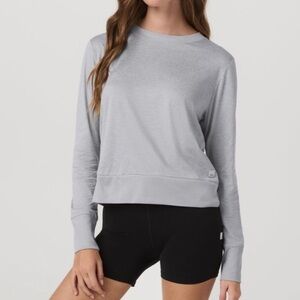 Vuori Daydream Crew Neck Light Heather Gray Long Sleeve Lightweight Pullover Top